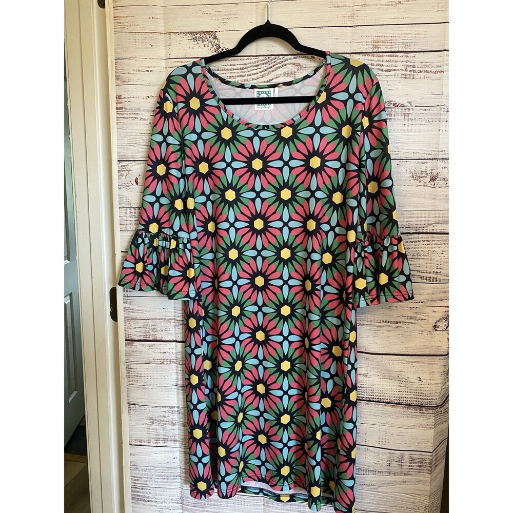Vera Fishbaugh Floral Bright Color Shift Dress Size Large 3/4 ruffle sleeve